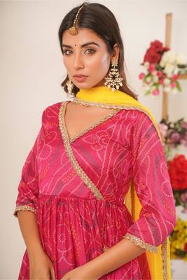 Magenta bandhani angrakha set with dupatta 3
