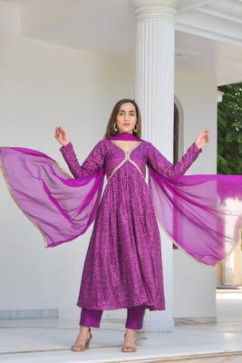 Purple bandhani anarkal set with dupatta 3