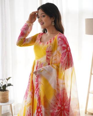 Lamon Yellow Colour Soft Tabi Silk Stitched Gown 3