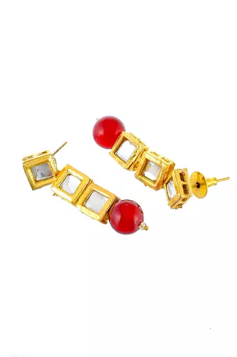 Women gold-plated & red kundan stone-studded jewellery set