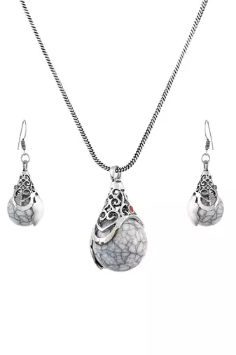 Silver-plated onyx studded jewellery set