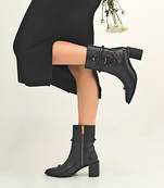 Black embroidery dloce vita boots