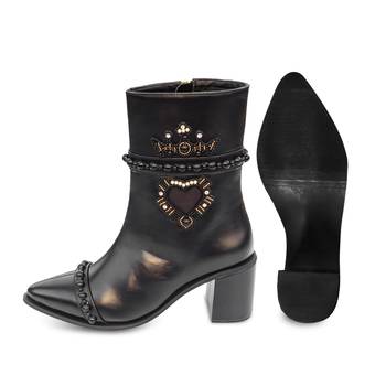 Black embroidery dloce vita boots 2
