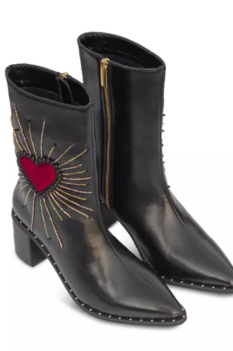 Black embroidery heart me not boots