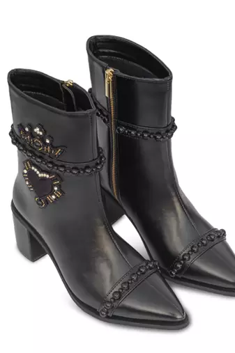 Black embroidery dloce vita boots
