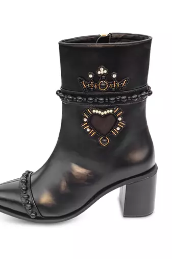 Black embroidery dloce vita boots