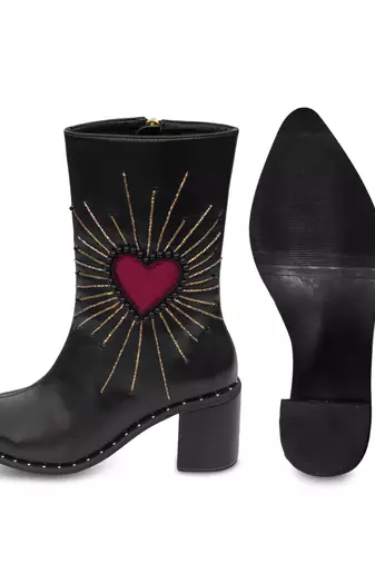 Black embroidery heart me not boots