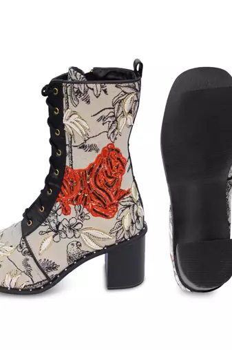 Black embroidery wild side boots