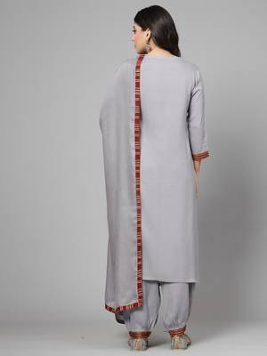 Grey rayon kurta pant set with dupatta 2