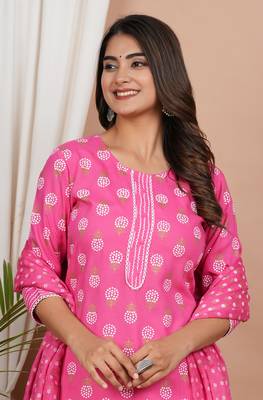 Pink rayon kurta pant set with dupatta set. 4