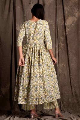 Mokshi women's cream floral printed cotton kurta with palazzo 2