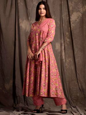 Mokshi women's pink floral printed cotton kurta with palazzo 2
