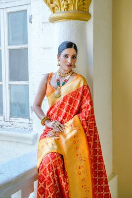 Red Meenakari Bandhani Woven Faux Banarasi Silk Traditional Saree With Blouse 3