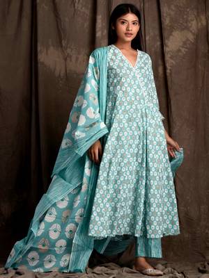 Mokshi women's green printed cotton kurta & palazzo with dupatta 2