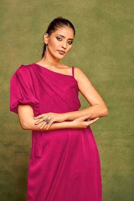 Pink velvet bodycon midi dress 4