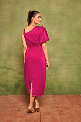Pink velvet bodycon midi dress 5