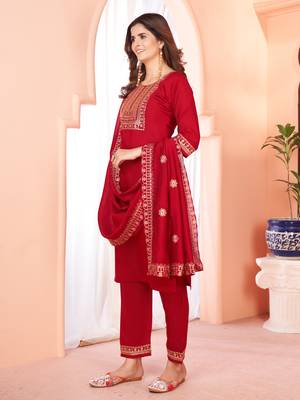Designer collection maroon color viscose fabric zari  embroidery work kurta set with dupatta 2