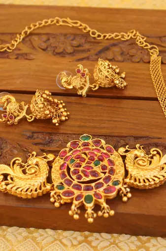 Matte finish peacock necklace set