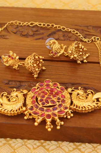 Matte finish peacock necklace set