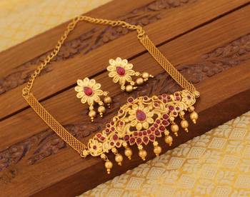 Matte finish peacock necklace set 1