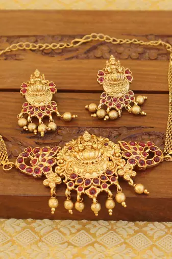 Matte finish Lakshmi necklace set