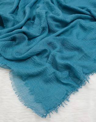 Ana turkish blue cotton crinkle hijab - vibrant and airy scarf with extensive coverage for elegant modesty 2