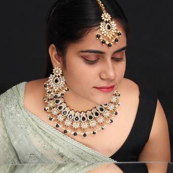 Black necklace-sets 2