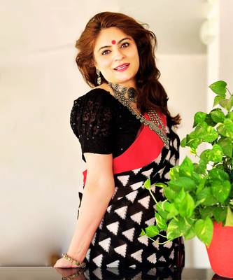Black Double Ikat  Saree Set 5