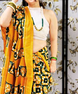 Yellow Double Ikat Handloom Saree Set 4