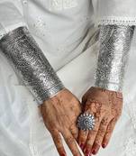 Silver carved handcuffs (ring included)
