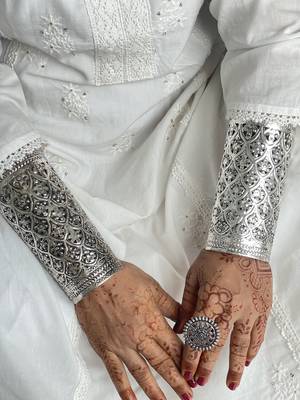 Silver carved handcuffs (ring included) 1