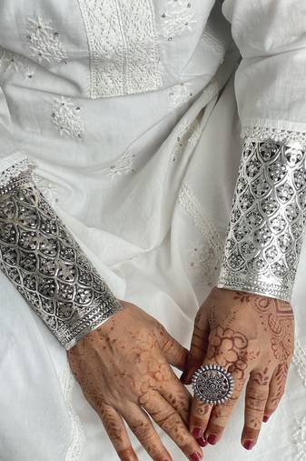 Silver carved handcuffs (ring included)