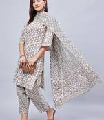 Winered woman off-white geometric print with lace detailed sleeve kurta dupatta set