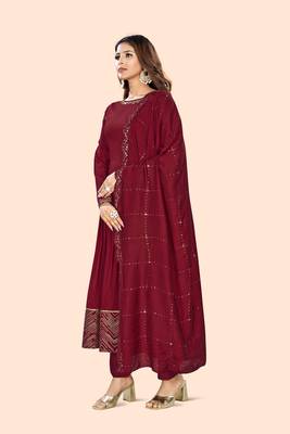 Curvy lane women maroon kurti pants with dupatta set 3
