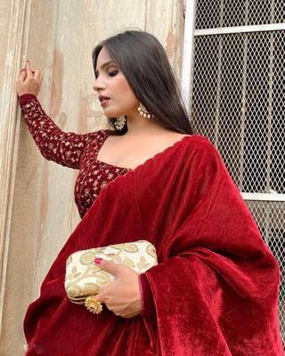 Maroon Plain Velvet Saree With Blouse 1