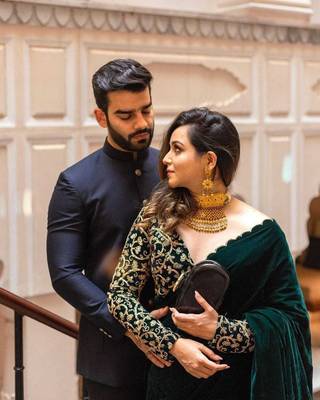 Green plain velvet saree with blouse 2