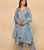 Gathered kurta set with middle slit with embroidery details paired with pants and dupatta