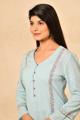 Straight kurta set in cotton with embroidery and lace details paired with chiffon dupatta and pant 2