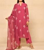 Straight kurta set in georgette with floral print details paired with plain pant with chiffon dupatta