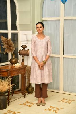 A line printed kurta set in kota dori with pleating details paired with cotton pants 1