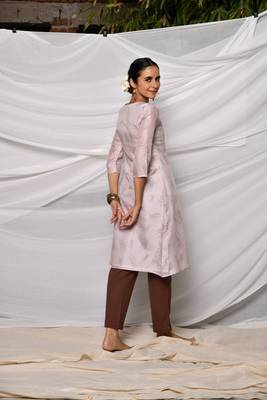 A line printed kurta set in kota dori with pleating details paired with cotton pants 4