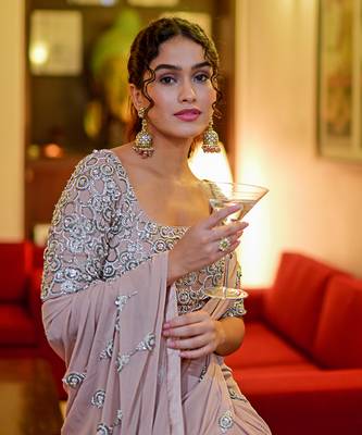 Metal chakra pink hand embroidered pre-draped saree set 4
