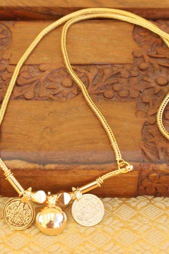 Gold platted necklace set