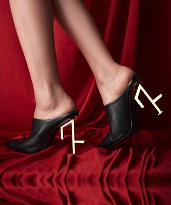 Pointed mules with metal heels 3
