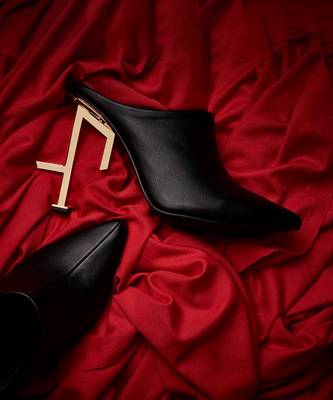 Pointed mules with metal heels 5