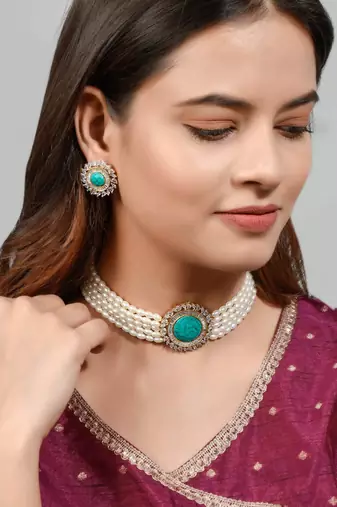 Pearl choker ad turquoise necklace