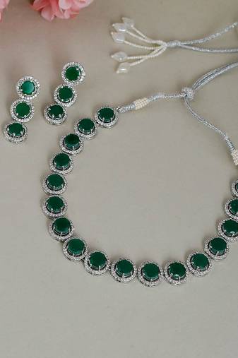 Elegant emerald green ad jewellery set