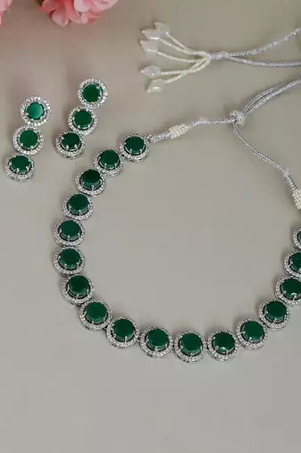 Elegant emerald green ad jewellery set