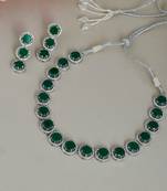 Elegant emerald green ad jewellery set