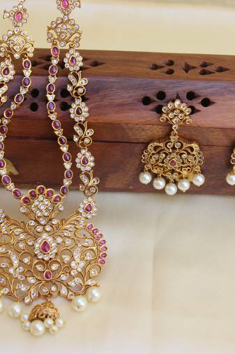 Matte finish necklace set